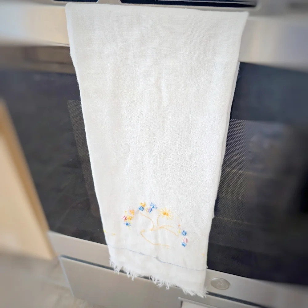 VINTAGE Dish Towel Embroidered Linen Farmhouse Floral White Yellow Blue